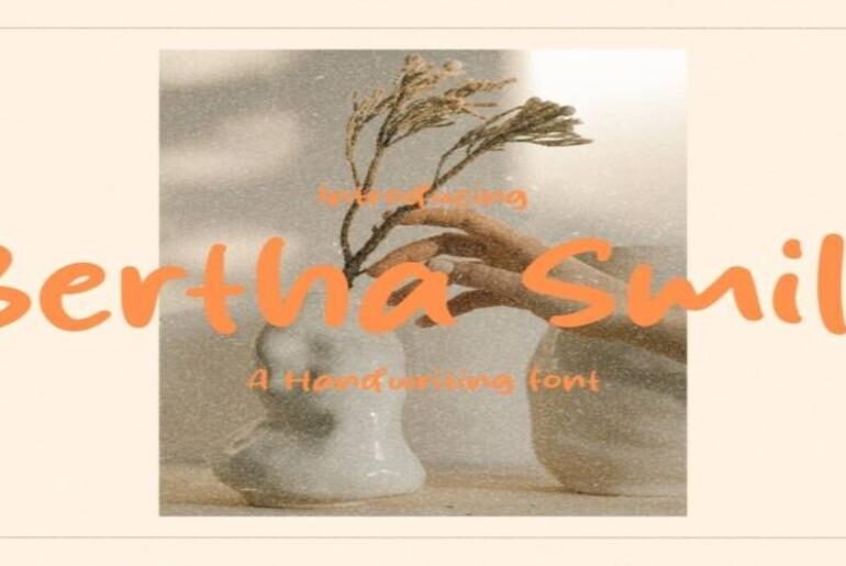 Bertha Smile Font